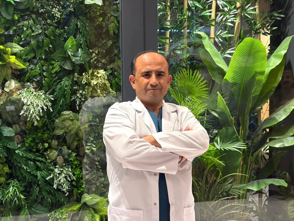 الدكتور نجمي أوزتورك، أخصائي طب وجراحة العيون – مستشفى HG كهرمان مرعش
